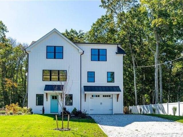 House for sale in Narragansett Pier, Narragansett
