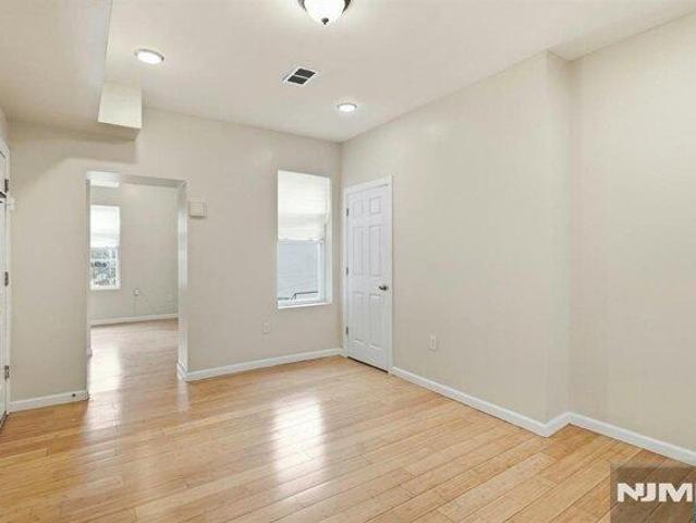 House for sale in Newark, Essex County