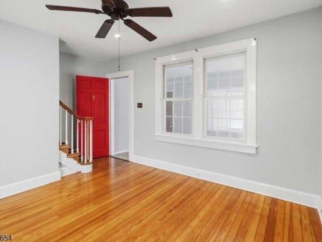 House for sale in New Durham, North Bergen