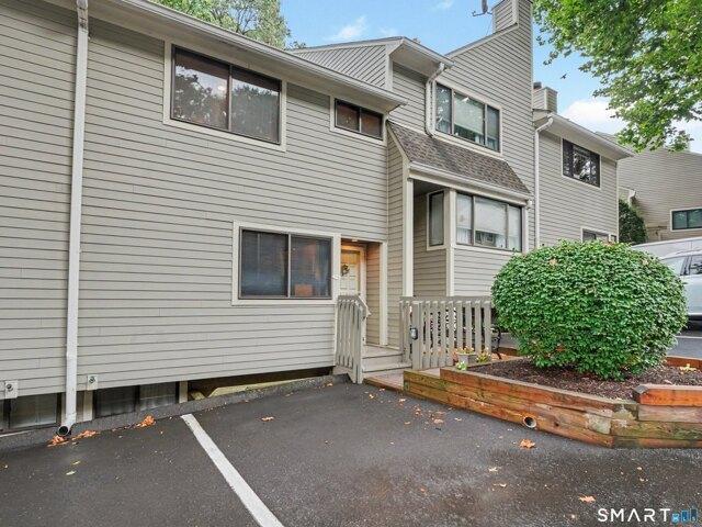 House for sale in Winnipauk Village, Norwalk