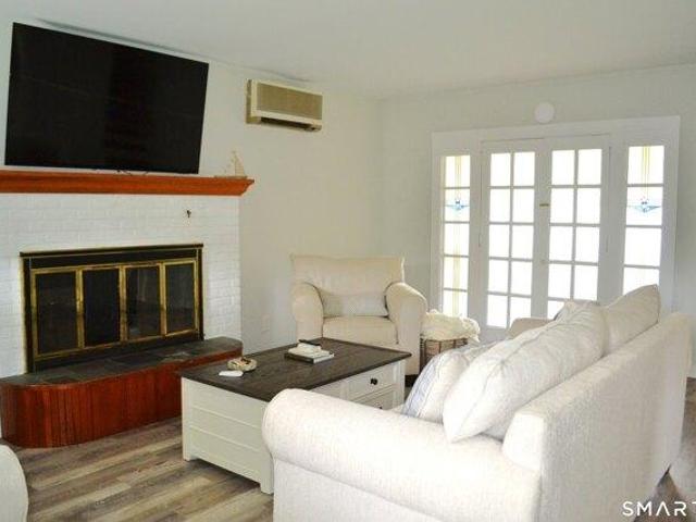 House for sale in Winnipauk Village, Norwalk