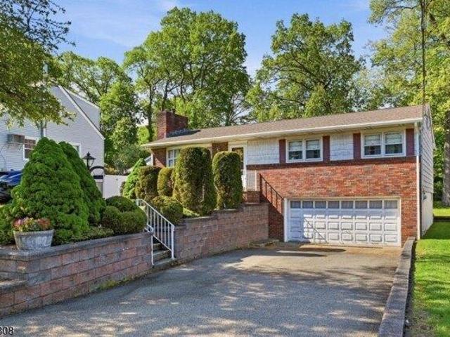 House for sale in Oakland, New Jersey