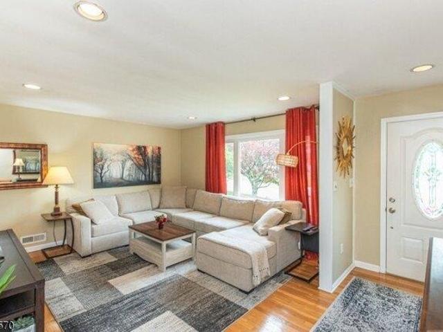 House for sale in Oakland, New Jersey