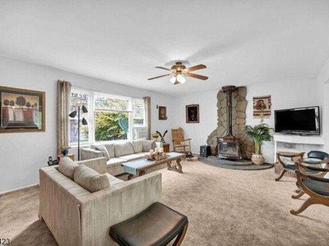 House for sale in Oakland, Bergen County
