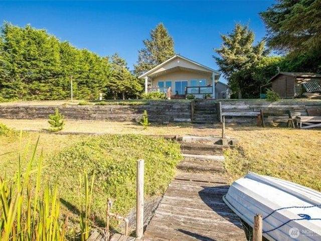 House for sale in Ocean Shores