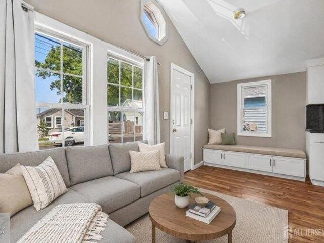 House for sale in Cliffwood, New Jersey