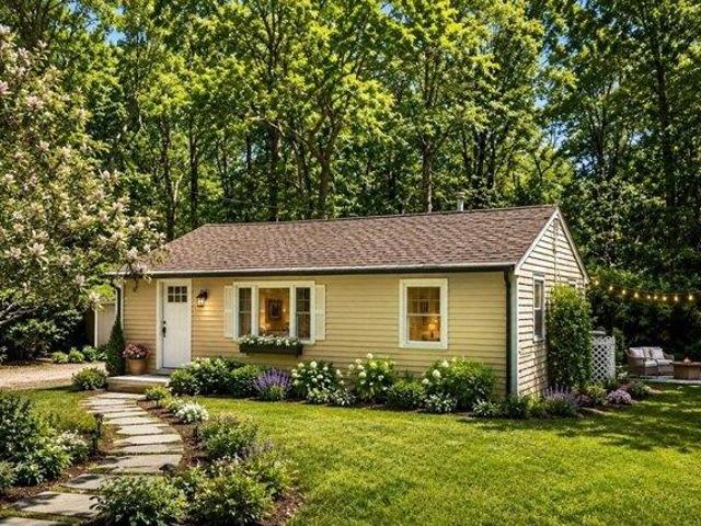 House for sale in Manomet, Massachusetts