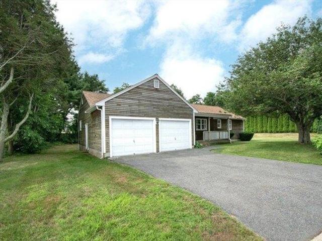 House for sale in Manomet, Massachusetts