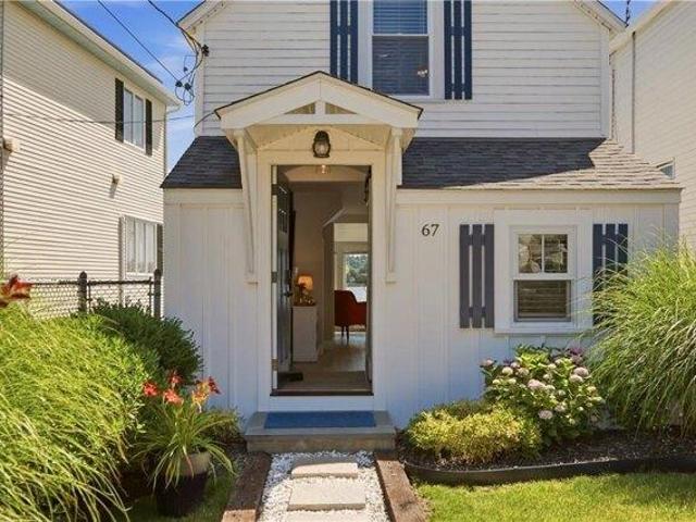 House for sale in Portsmouth, Rhode Island