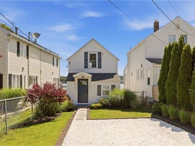 House for sale in Portsmouth, Rhode Island