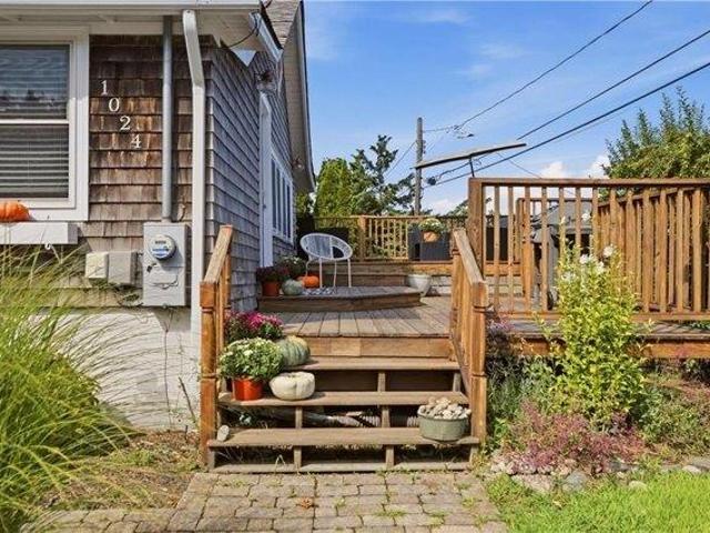 House for sale in Common Fence Point, Portsmouth