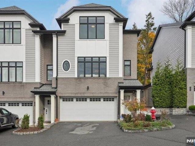 House for sale in Ridgefield, New Jersey