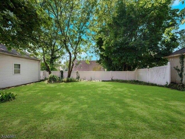 House for sale in Ridgefield, New Jersey