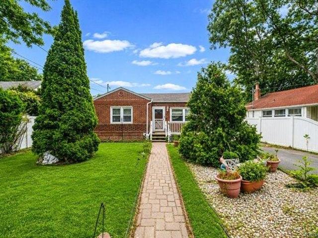 House for sale in Bohemia, New York