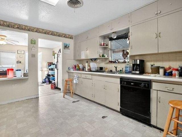 House for sale in Leesville, Texas