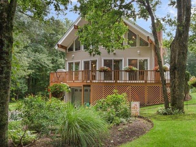 House for sale in Seekonk, Bristol County
