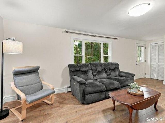 House for sale in Tootin' Hills, Simsbury