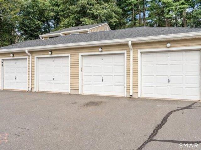 House for sale in Pine Hill, Simsbury