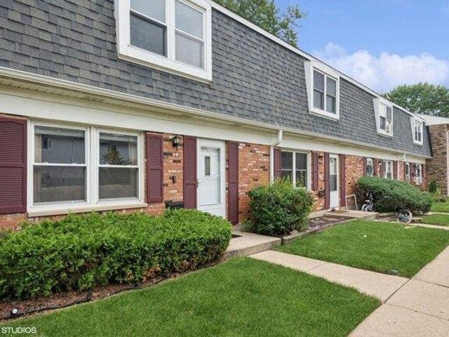 House for sale in Streamwood, Illinois