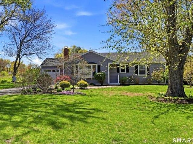 House for sale in Suffield, Connecticut