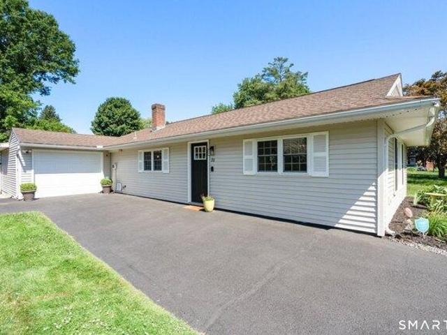 House for sale in Suffield, Connecticut