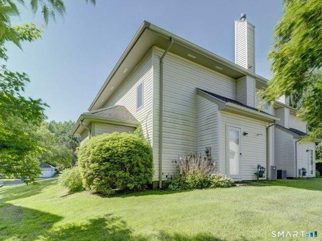 House for sale in Suffield, Connecticut