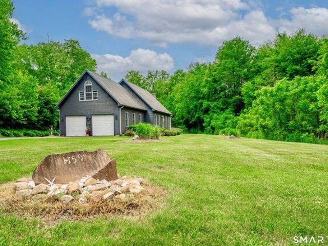 House for sale in Suffield, Connecticut