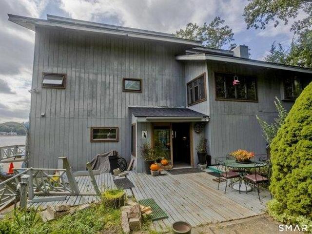 House for sale in Suffield, Connecticut