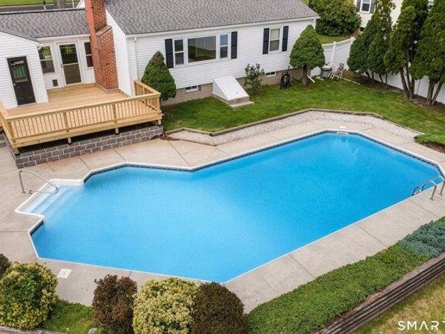 House for sale in Suffield, Connecticut