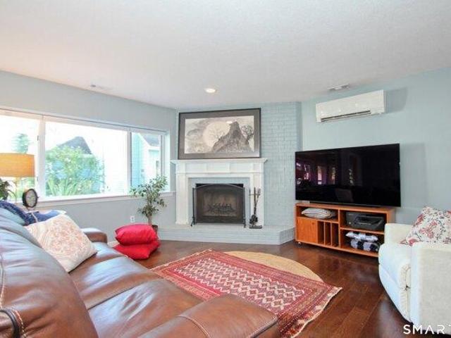 House for sale in Suffield, Connecticut