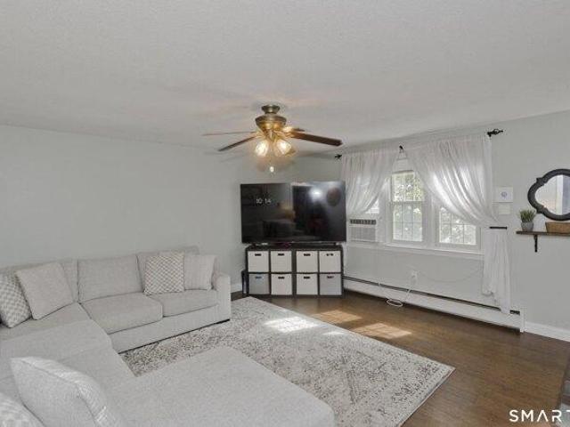 House for sale in Suffield Historic District, Suffield