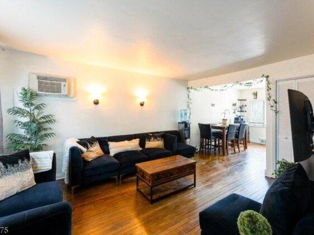 House for sale in Teaneck, New Jersey