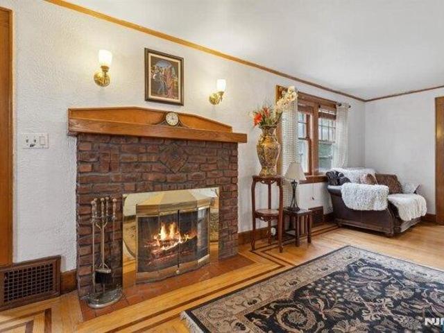 House for sale in Teaneck, New Jersey