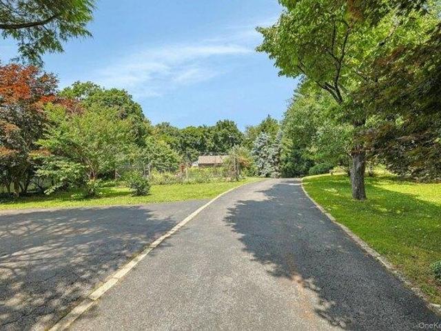 House for sale in Thornwood, New York