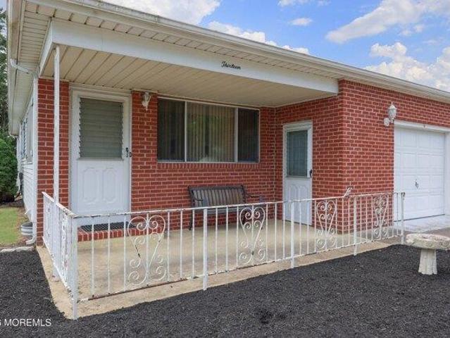House for sale in Bayville, New Jersey
