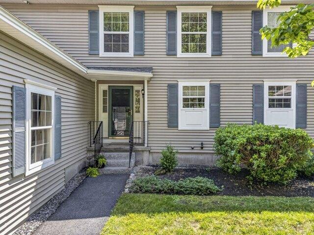 House for sale in Topsham, Maine