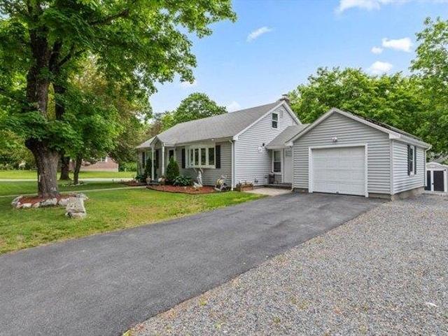 House for sale in North Uxbridge, Massachusetts