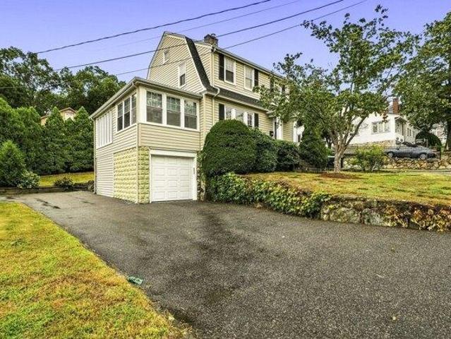 House for sale in Banks Square, Waltham