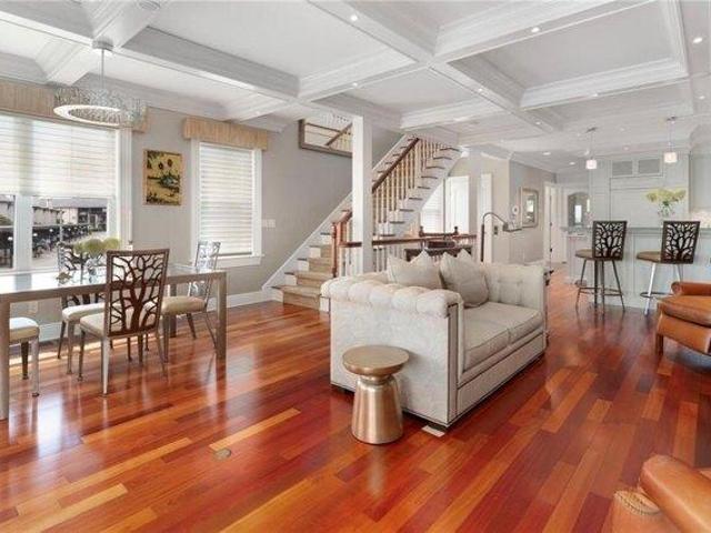 House for sale in Warwick, Kent County