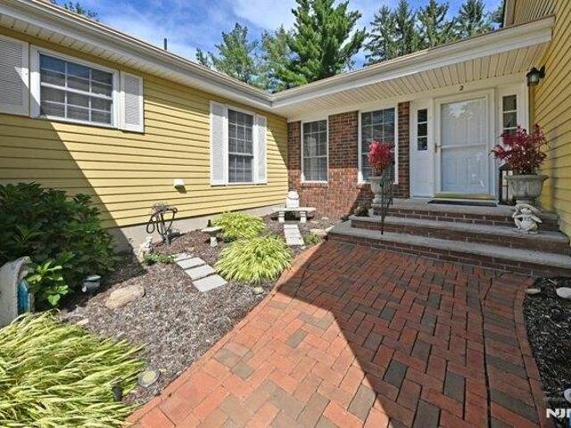 House for sale in Manitou, Wayne