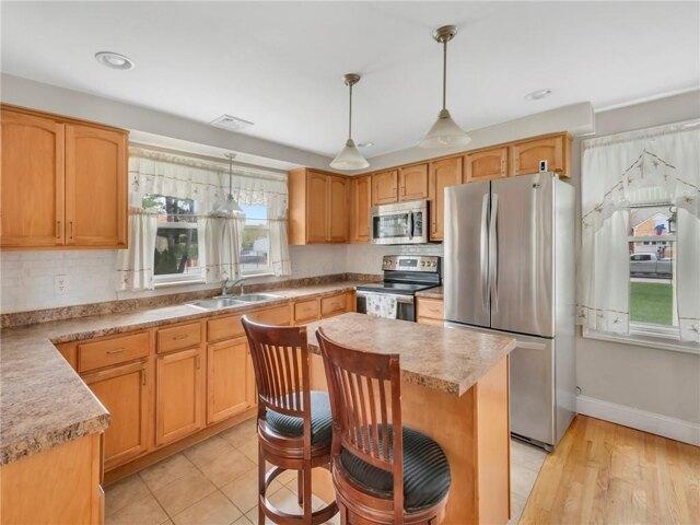 House for sale in West Warwick, Kent County