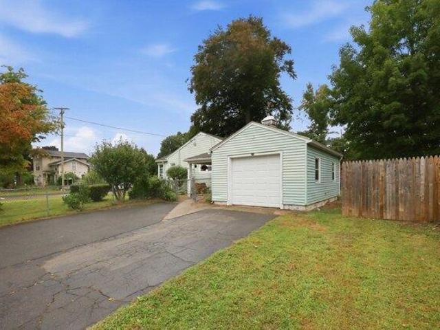 House for sale in Depot Square, Westfield