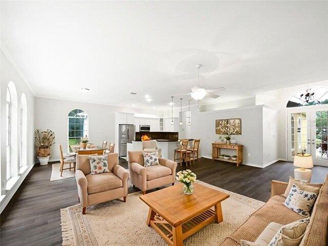 House for sale in Yalaha, Florida