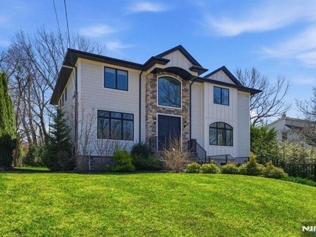 House for sale in Alpine, New Jersey