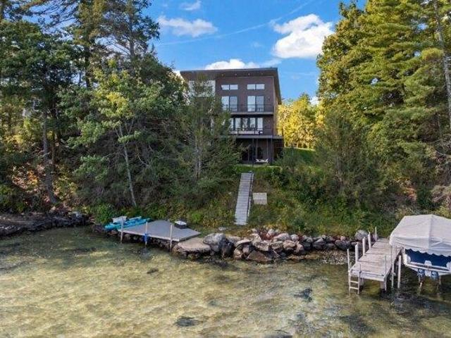 House for sale in Loon Cove, Alton