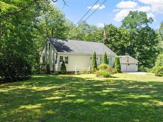 House for sale in Amesbury, Essex County