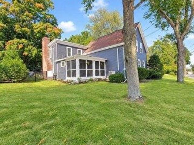House for sale in Amesbury, Essex County