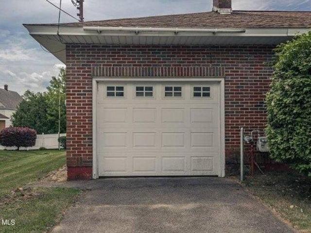House for sale in Amsterdam, New York