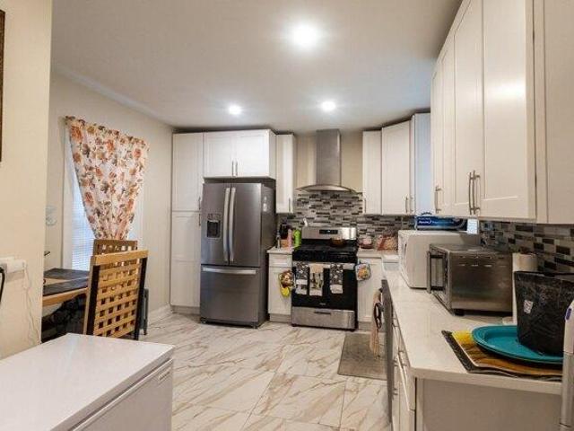 House for sale in Downtown, Attleboro