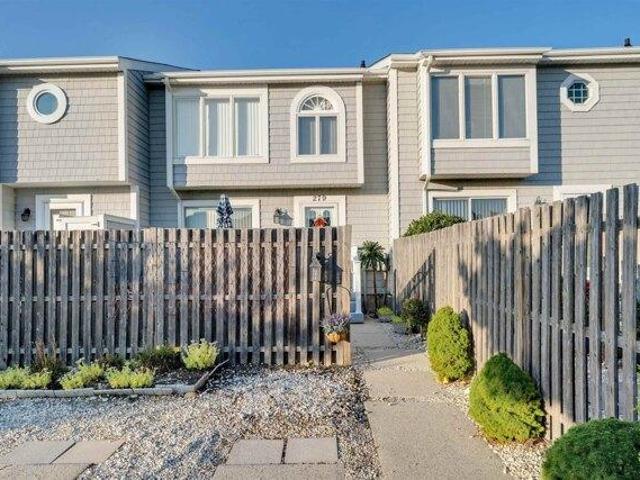House for sale in Avalon